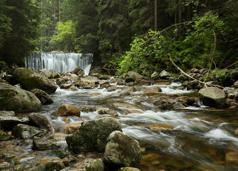 Horské řeky, bystřiny a vodopády