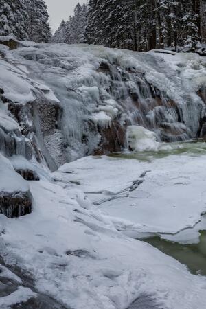 Mumlavský vodopád v zimě