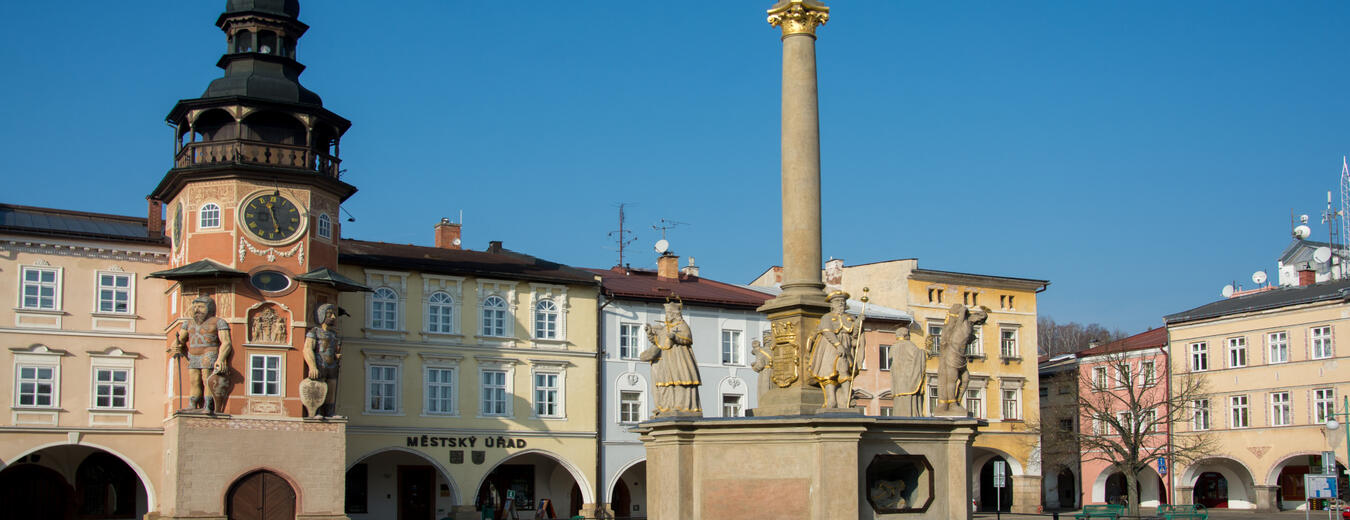 Square and town hall Hostinne