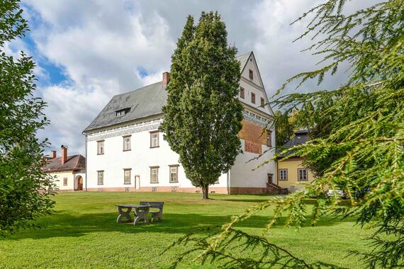 Zámek s památníkem J. A. Komenského