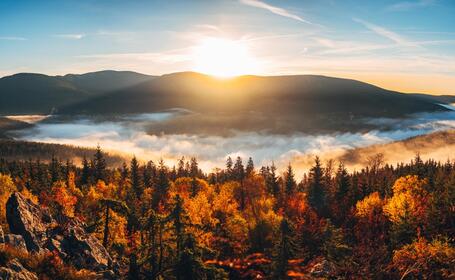 Sonnenaufgang auf dem Harrachov-Felsen