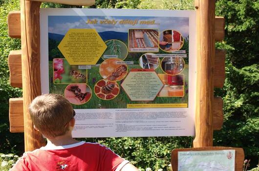 Včelí naučná stezka